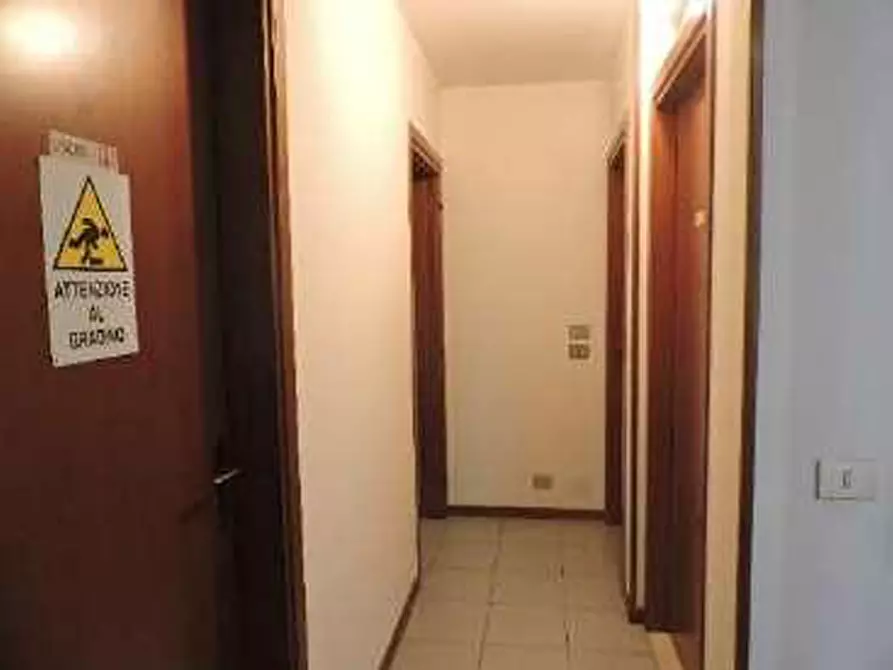 Immagine 11 di Ufficio in vendita  in Piazza Alcide De Gasperi 32 a San Giovanni Lupatoto