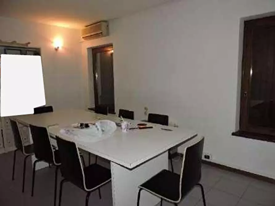 Immagine 13 di Ufficio in vendita  in Piazza Alcide De Gasperi 32 a San Giovanni Lupatoto