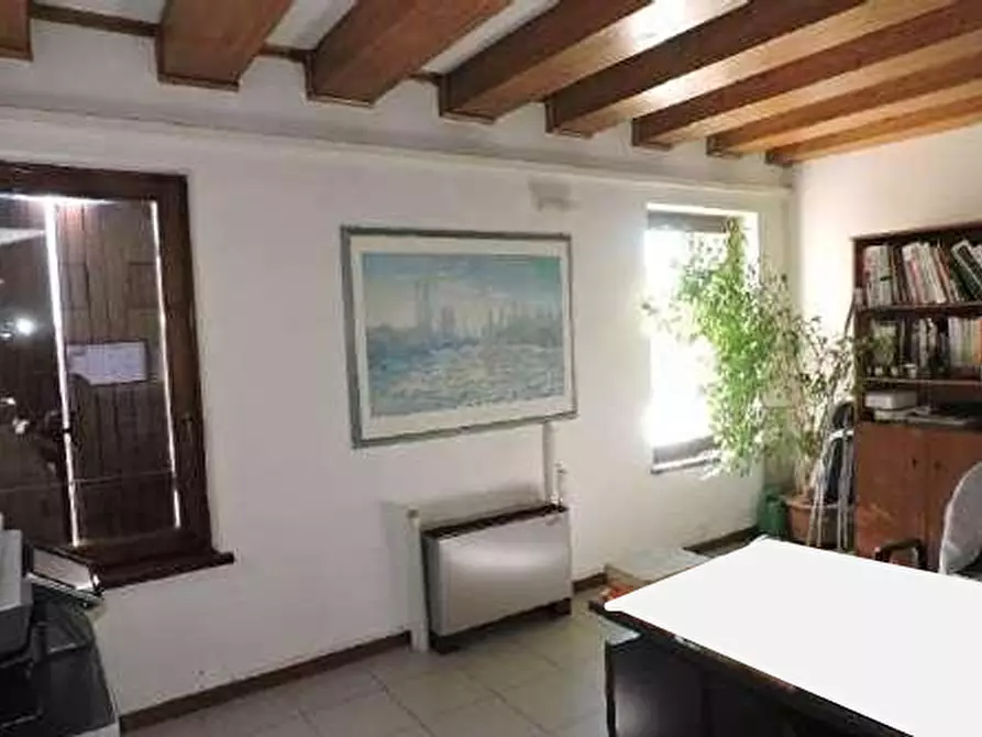 Immagine 15 di Ufficio in vendita  in Piazza Alcide De Gasperi 32 a San Giovanni Lupatoto