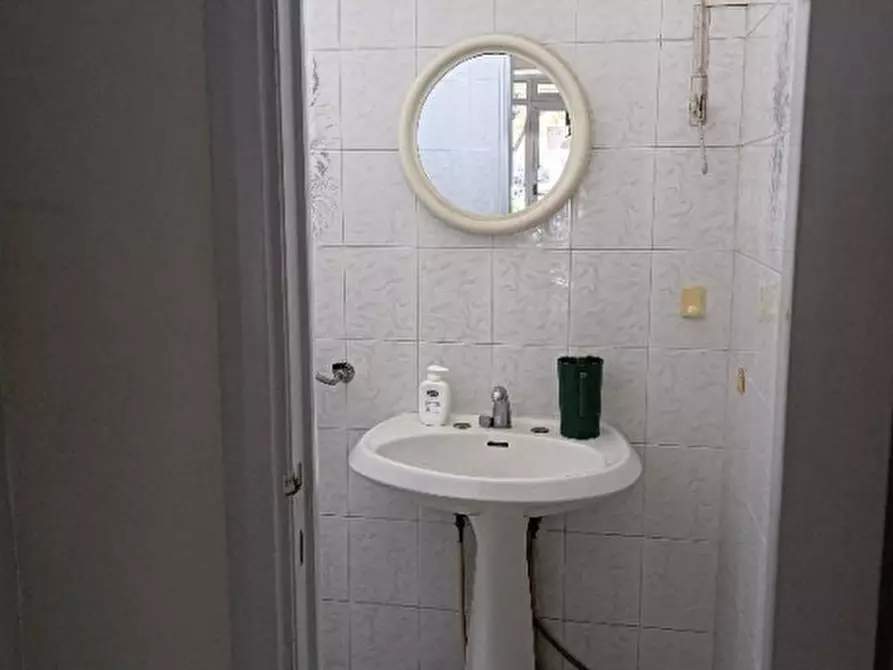 Immagine 3 di Negozio in vendita  in Via Giuseppe Giusti, 39 a Palermo