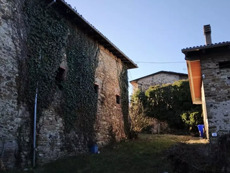 Immagine 3 di Casa indipendente in vendita  in Capoponte a Tizzano Val Parma