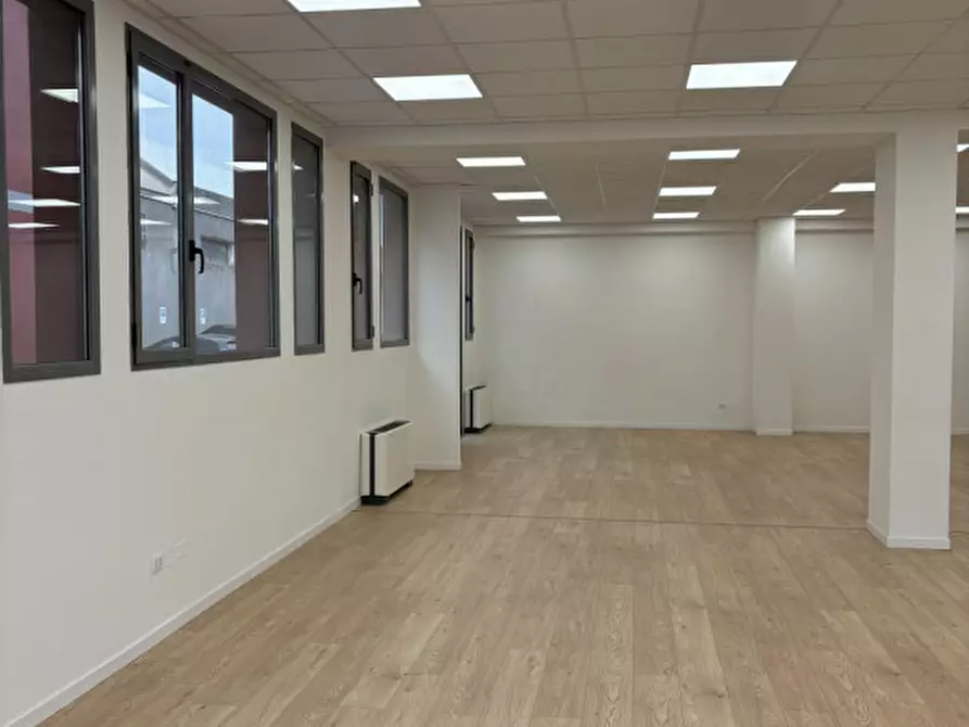 Immagine 4 di Ufficio in affitto  in Viale della navigazione interna a Padova