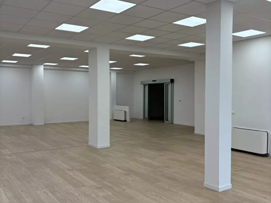 Immagine 11 di Ufficio in affitto  in Viale della navigazione interna a Padova