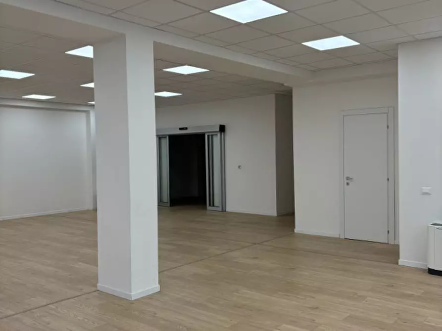Immagine 13 di Ufficio in affitto  in Viale della navigazione interna a Padova