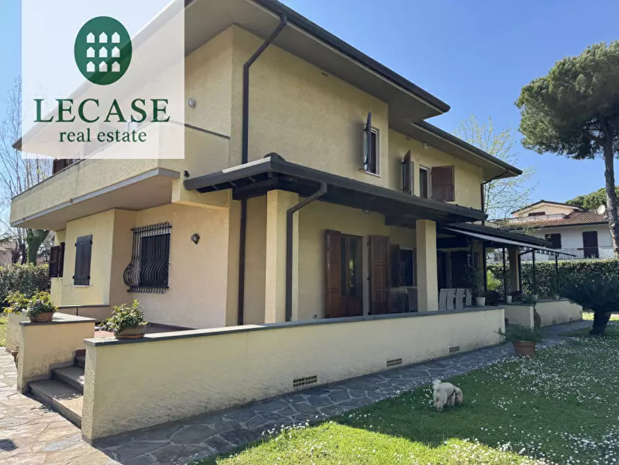 Immagine 2 di Villa in vendita  in Via Cesare Battisti a Forte Dei Marmi