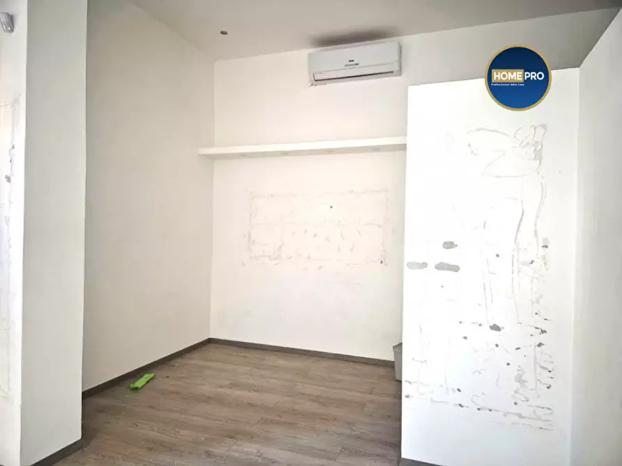 Immagine 4 di Negozio in affitto  in Via Ceneda a Roma