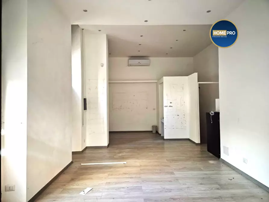 Immagine 6 di Negozio in affitto  in Via Ceneda a Roma