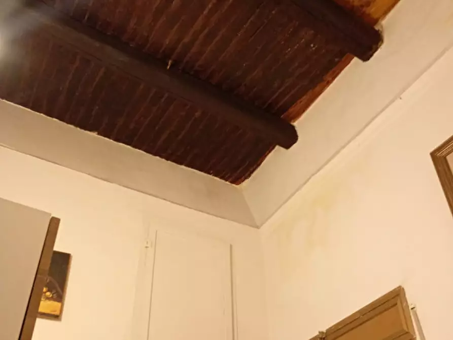 Immagine 28 di Appartamento in affitto  in vico Tarallari 6 a Napoli