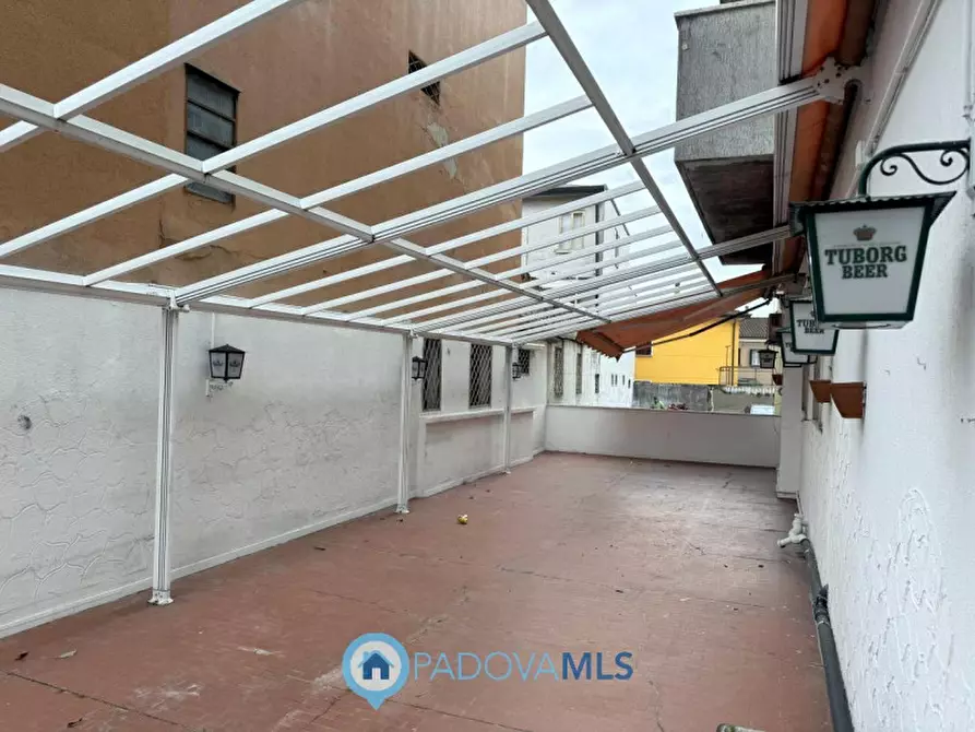 Immagine 11 di Negozio in vendita  in Via Chiesanuova a Padova