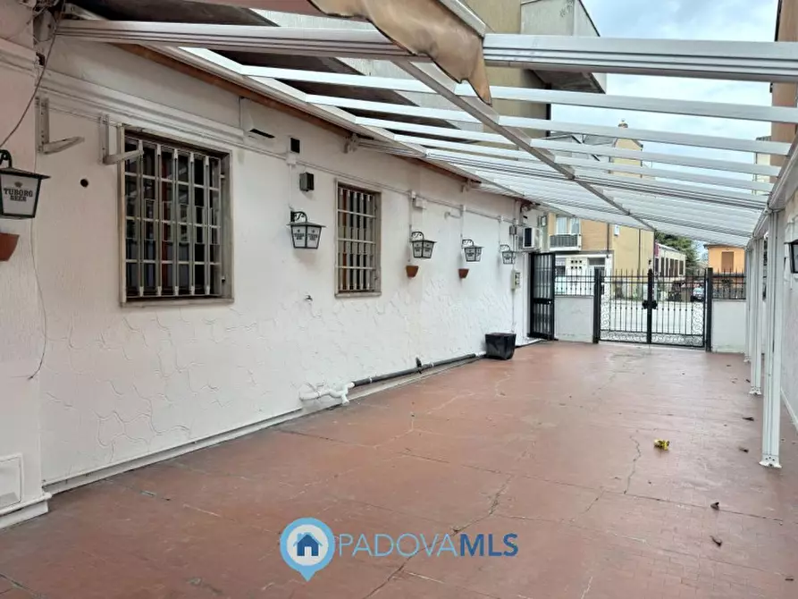 Immagine 13 di Negozio in vendita  in Via Chiesanuova a Padova