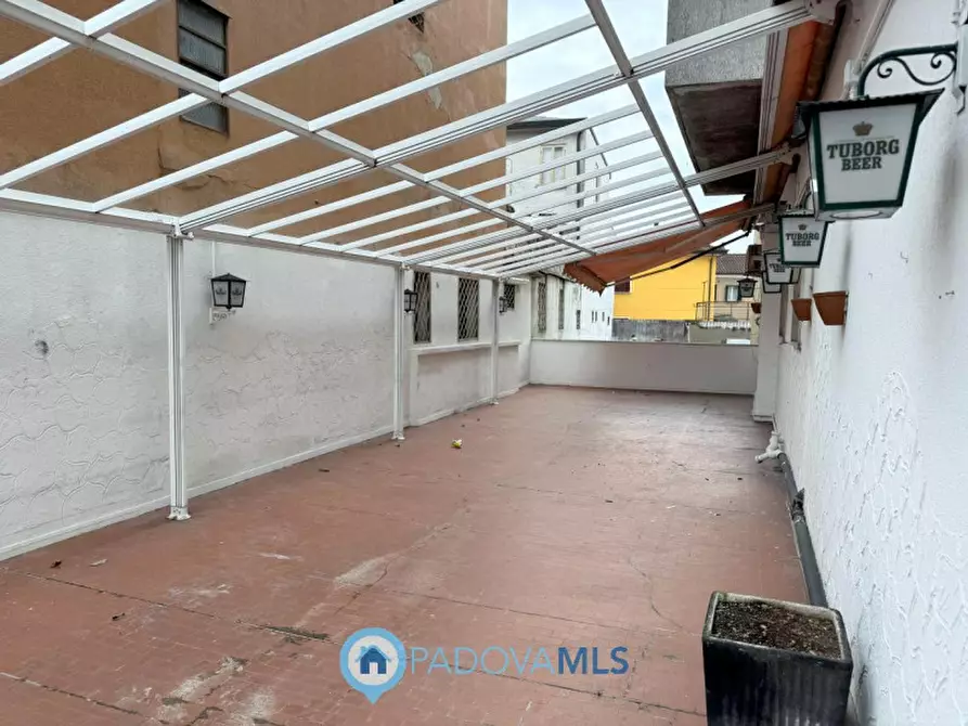 Immagine 15 di Negozio in vendita  in Via Chiesanuova a Padova