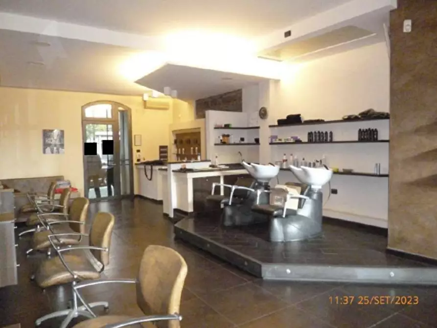 Immagine 2 di Negozio in vendita  in Via Giuseppe Garibaldi, 154 a Zafferana Etnea