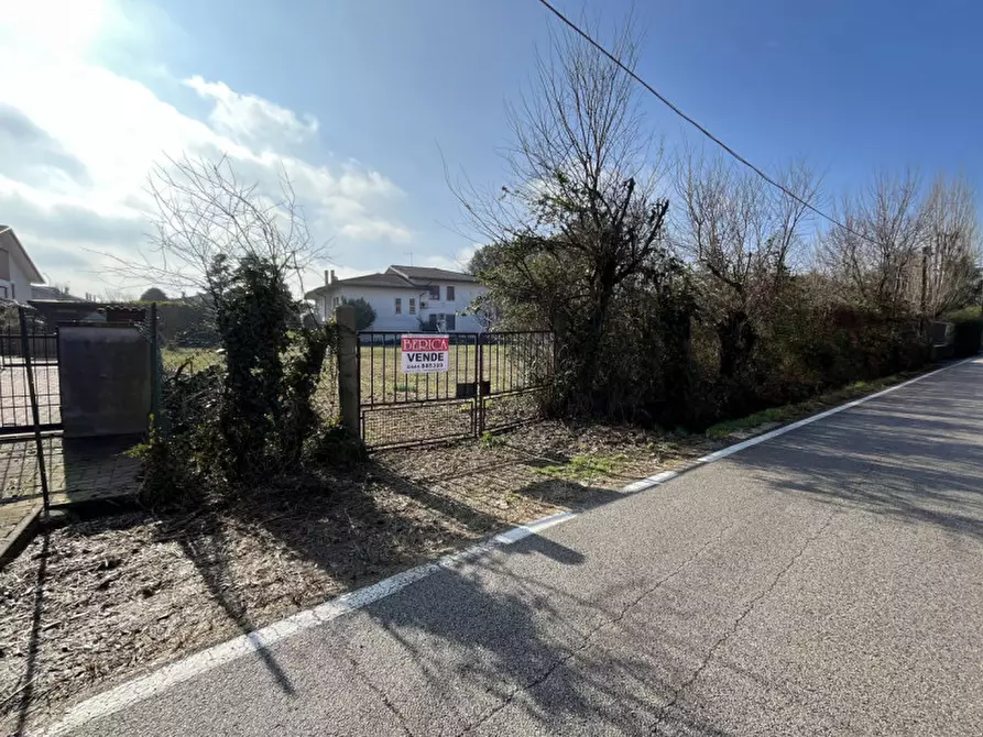 Immagine 1 di Terreno in vendita  a Barbarano Mossano