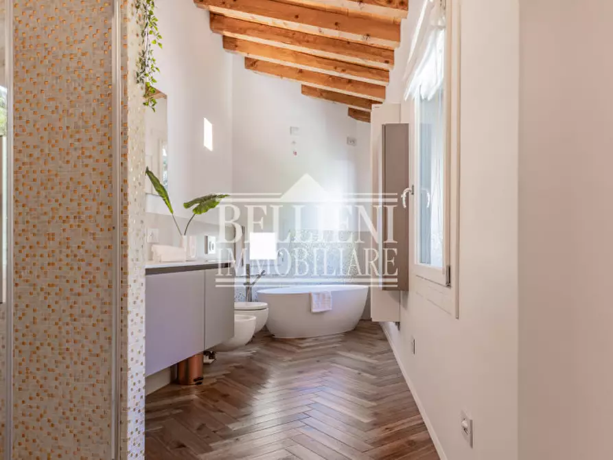 Immagine 22 di Palazzo in vendita  in Contra' San Rocco a Vicenza