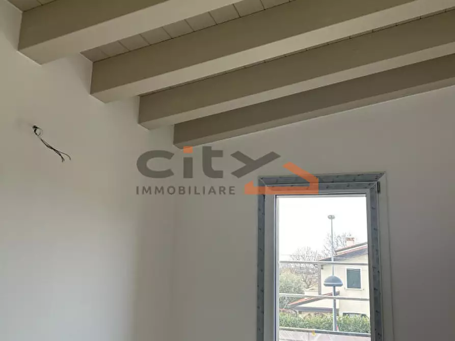 Immagine 1 di Casa bifamiliare in vendita  a Bassano Del Grappa