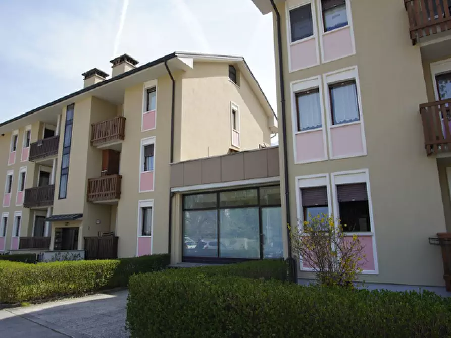 Immagine 2 di Negozio in vendita  in Via Monte Grappa, 15 a Seren Del Grappa