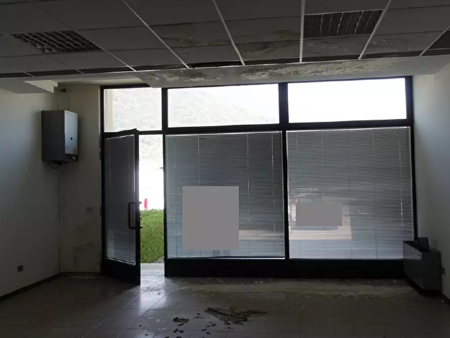 Immagine 4 di Negozio in vendita  in Via Monte Grappa, 15 a Seren Del Grappa