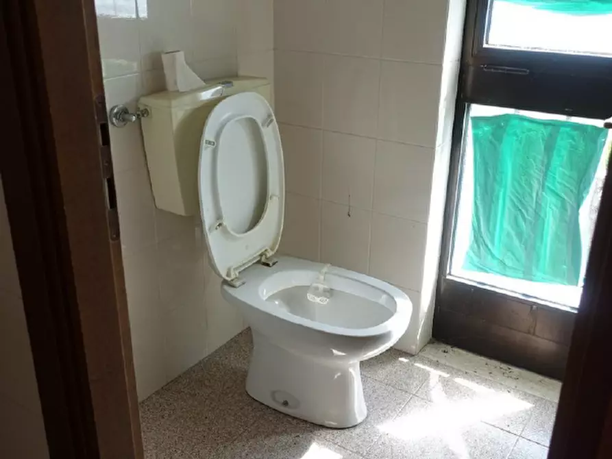 Immagine 8 di Negozio in vendita  in Via Monte Grappa, 15 a Seren Del Grappa