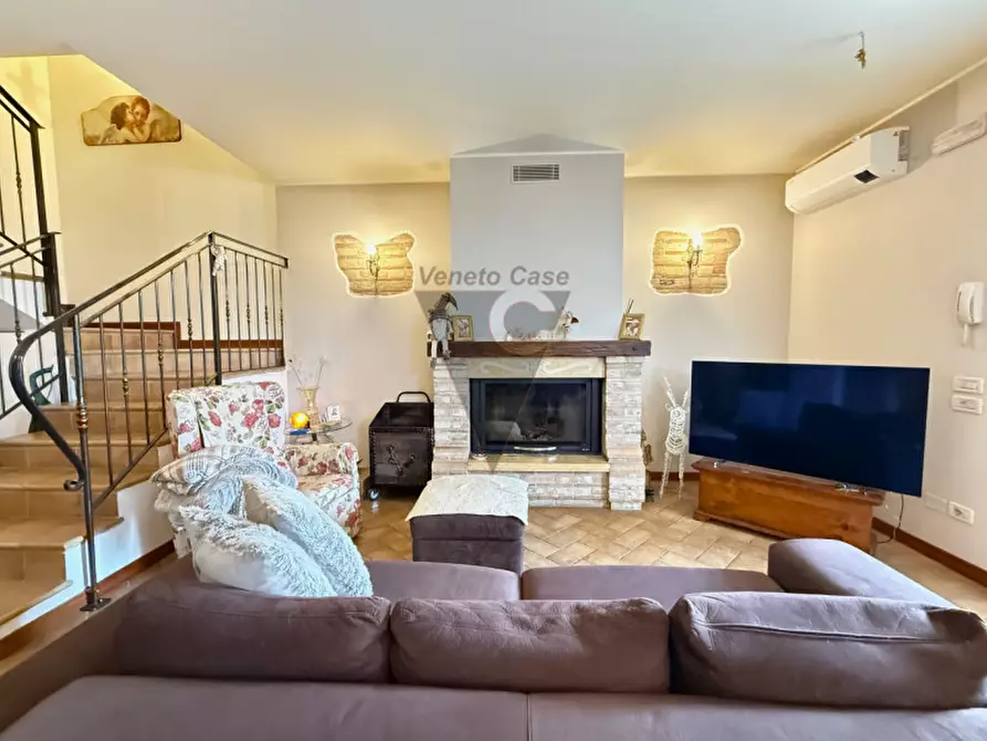 Immagine 1 di Casa bifamiliare in vendita  in via cornio 21d a Camponogara