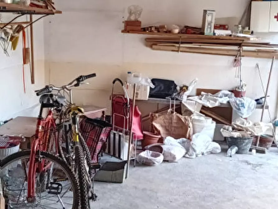 Immagine 2 di Garage in vendita  in Via Stresa 40 a Torino