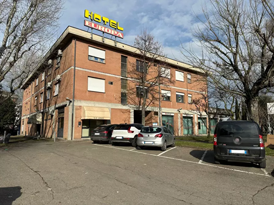 Immagine 1 di Negozio in vendita  in Via Vignola 9 a Maranello