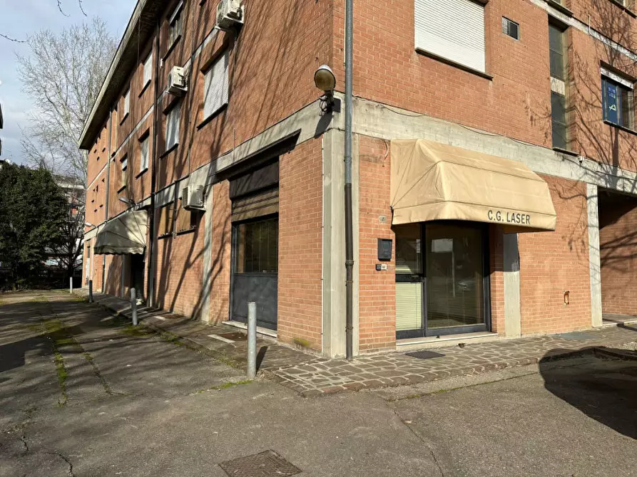 Immagine 2 di Negozio in vendita  in Via Vignola 9 a Maranello