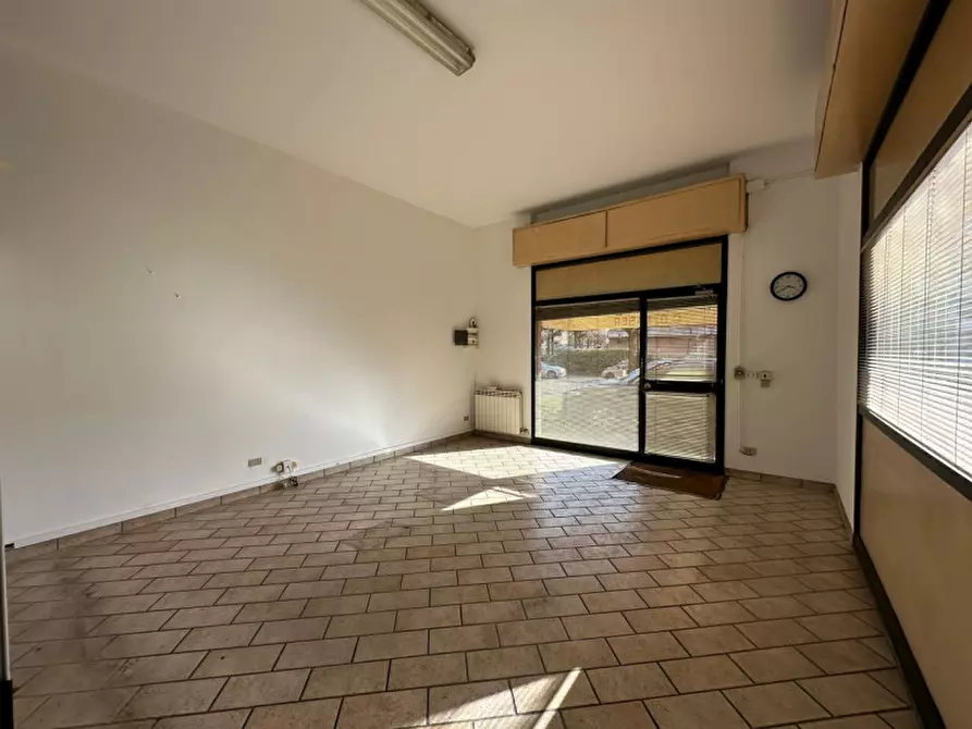 Immagine 3 di Negozio in vendita  in Via Vignola 9 a Maranello