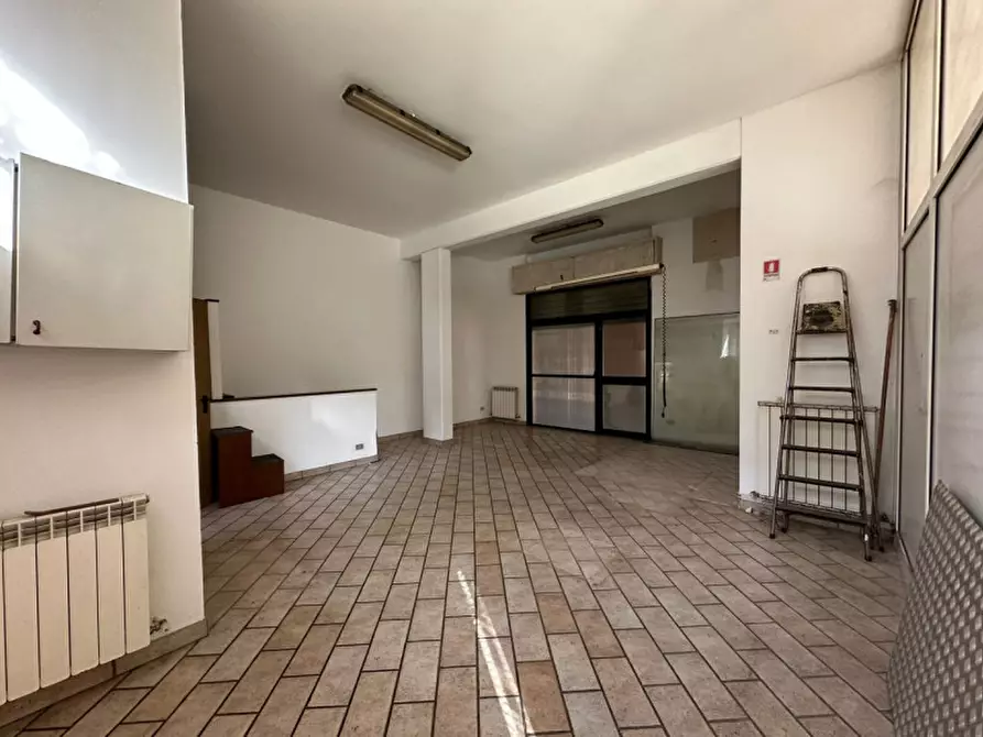 Immagine 5 di Negozio in vendita  in Via Vignola 9 a Maranello