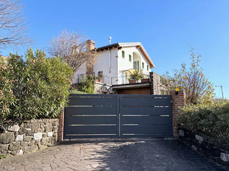 Immagine 1 di Villa in vendita  in via marezzane 6 a Carrè