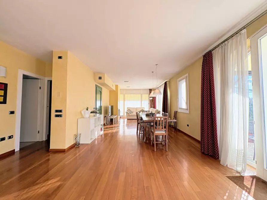 Immagine 21 di Villa in vendita  in via marezzane 6 a Carrè