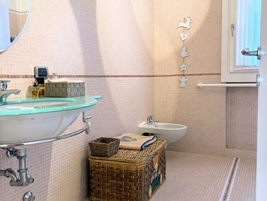 Immagine 26 di Villa in vendita  in via marezzane 6 a Carrè