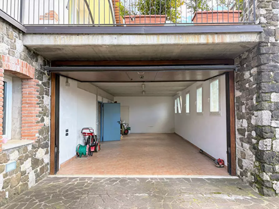 Immagine 49 di Villa in vendita  in via marezzane 6 a Carrè