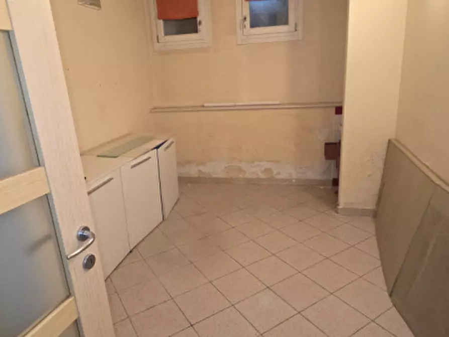Immagine 5 di Negozio in vendita  in V.le della pace, 18 a Rovigo