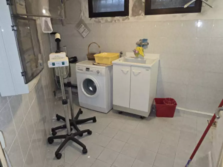 Immagine 8 di Negozio in vendita  in V.le della pace, 18 a Rovigo