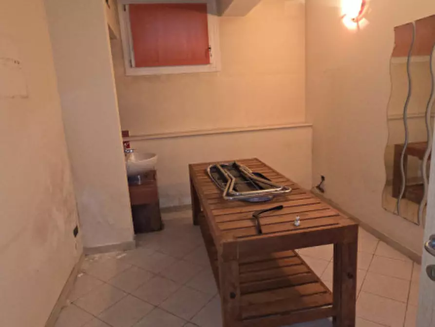 Immagine 9 di Negozio in vendita  in V.le della pace, 18 a Rovigo