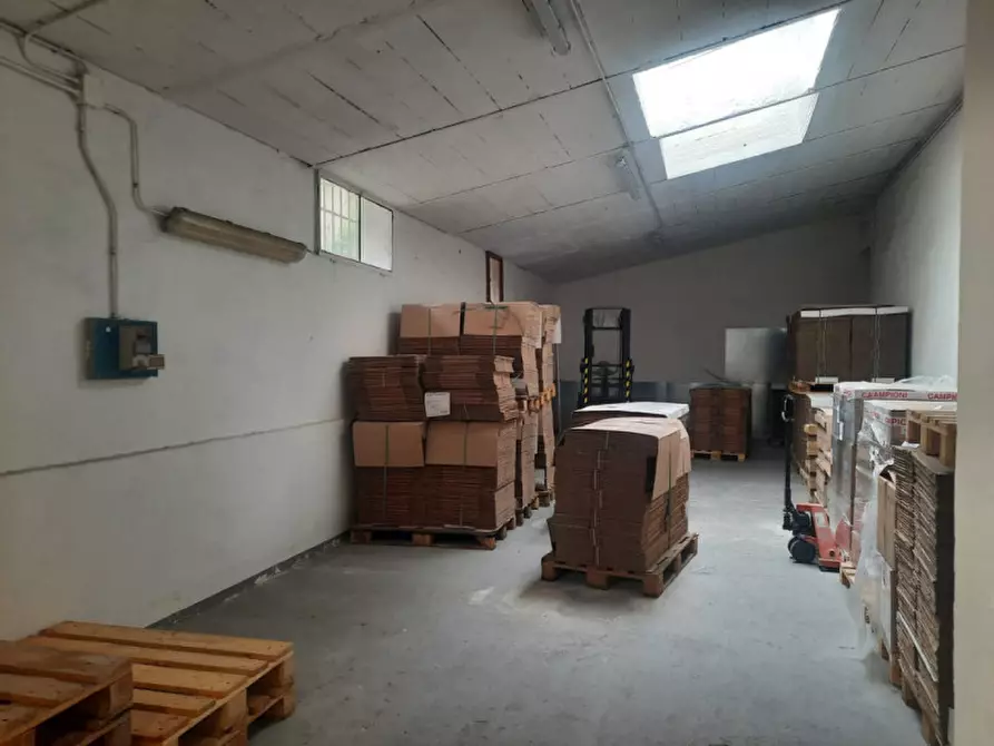 Immagine 8 di Laboratorio in vendita  in VIA GIULIANI a Firenze