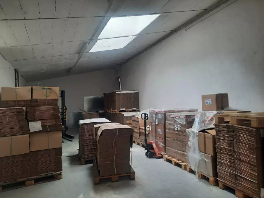 Immagine 9 di Laboratorio in vendita  in VIA GIULIANI a Firenze