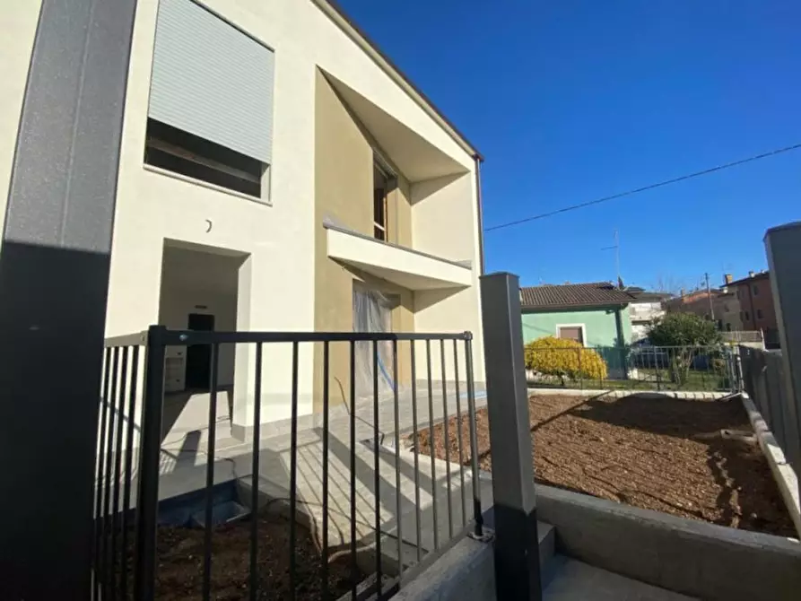 Immagine 2 di Casa bifamiliare in vendita  a Mozzecane
