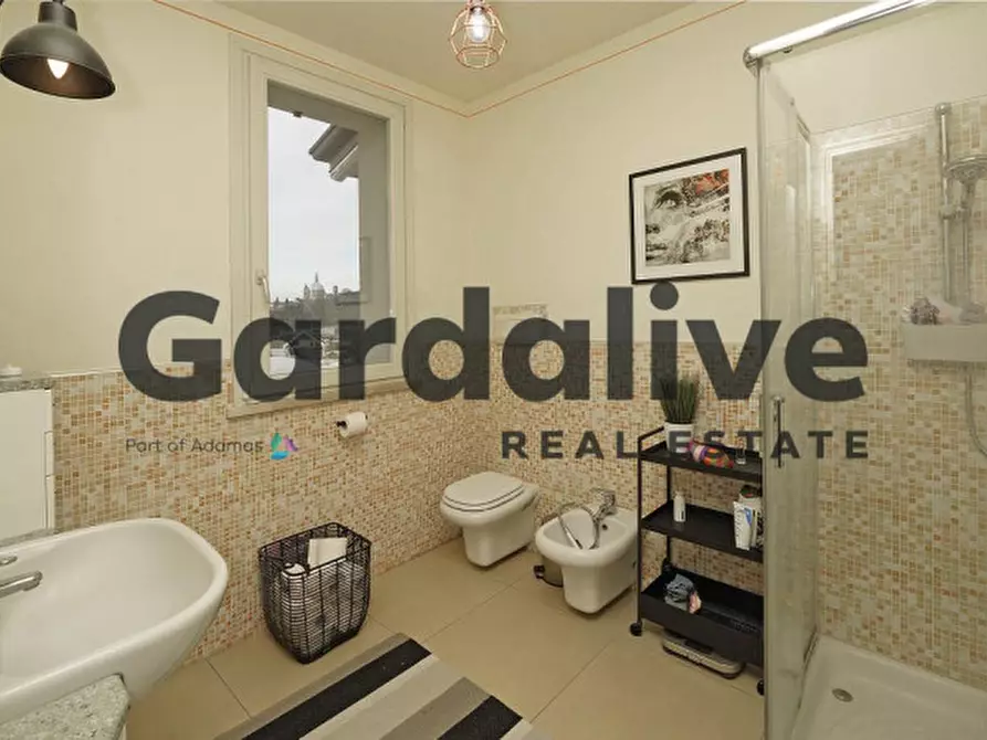 Immagine 12 di Appartamento in vendita  a Lonato del Garda