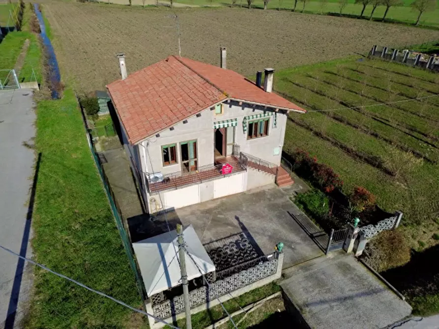 Immagine 1 di Casa indipendente in vendita  in Via Finale a Villa Estense