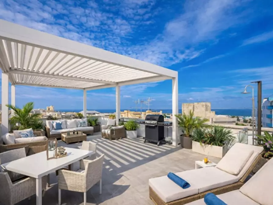 Immagine 1 di Attico in vendita  in via roberto d'angiò a Gallipoli