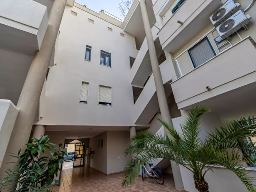 Immagine 38 di Attico in vendita  in via roberto d'angiò a Gallipoli