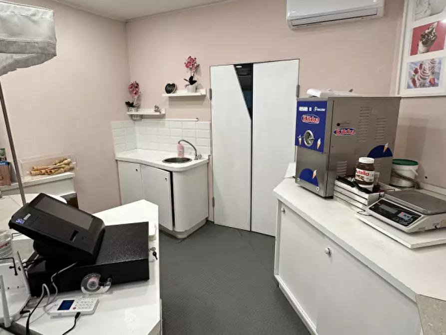 Immagine 9 di Attività commerciale in vendita  in Via Ravegnana 187 a Ravenna