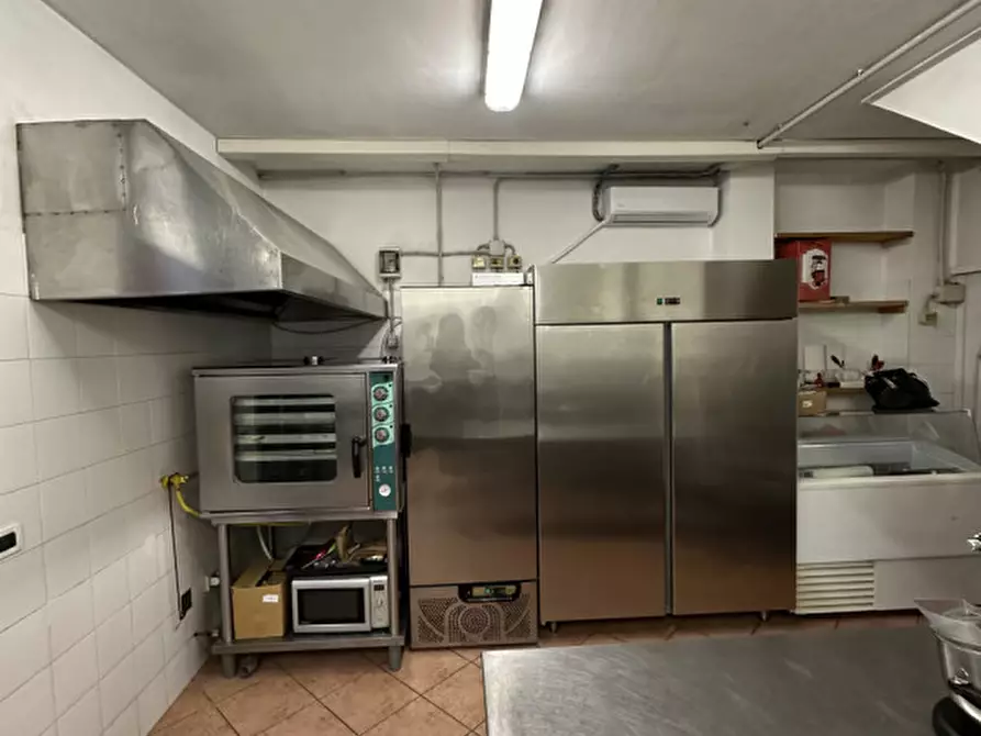 Immagine 16 di Attività commerciale in vendita  in Via Ravegnana 187 a Ravenna