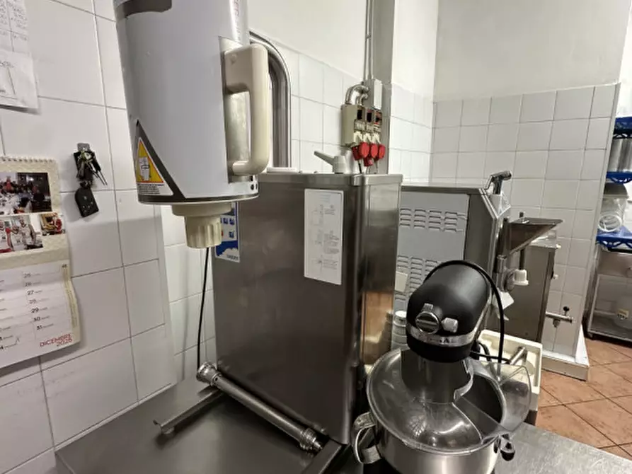 Immagine 17 di Attività commerciale in vendita  in Via Ravegnana 187 a Ravenna