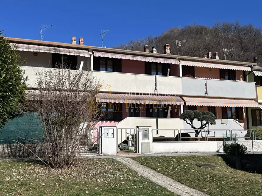 Immagine 2 di Villetta a schiera in vendita  in Via Resistenza 7 a Torrebelvicino