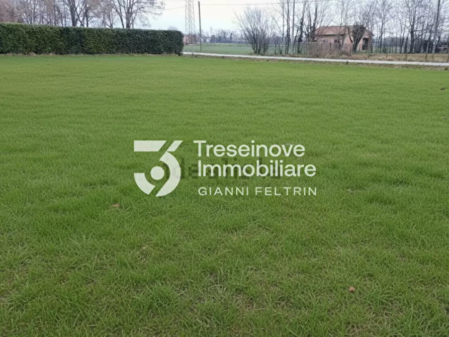 Immagine 1 di Terreno in vendita  in Via Quattro Novembre a Paese
