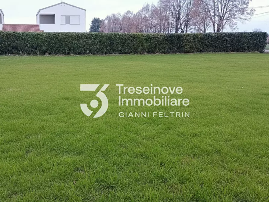 Immagine 3 di Terreno in vendita  in Via Quattro Novembre a Paese
