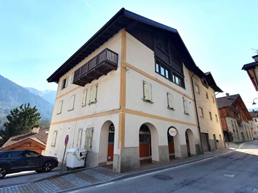 Immagine 1 di Negozio in vendita  in Via Filippo Serafini a Tre Ville