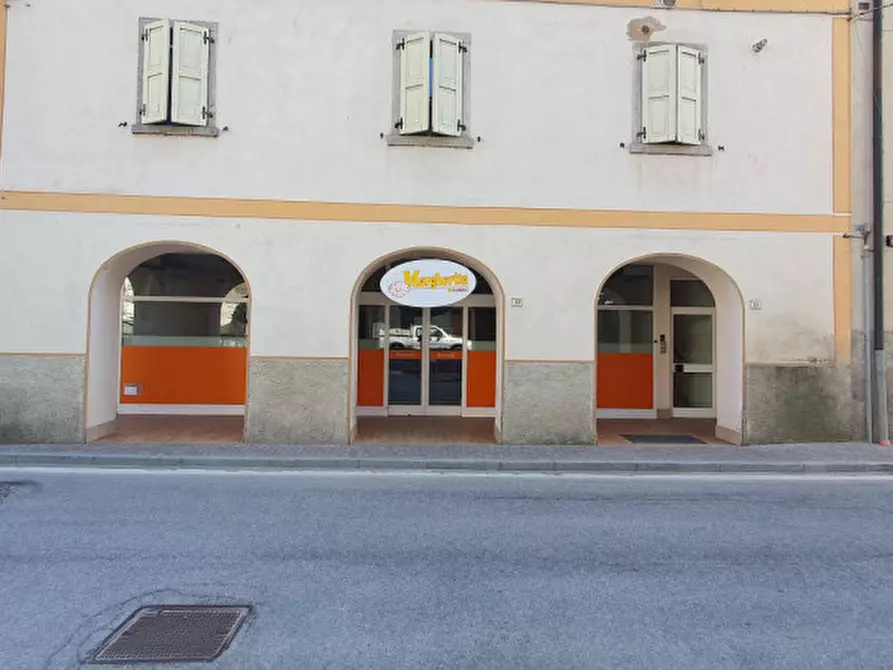 Immagine 2 di Negozio in vendita  in Via Filippo Serafini a Tre Ville